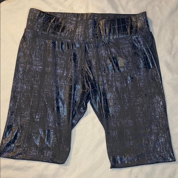 🥑 2 for $30 Guess Snakeskin Leggings - Picture 4 of 4